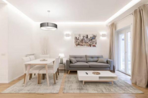 Cozy 1-Bedroom Flat with Balcony, Steps to Vatican